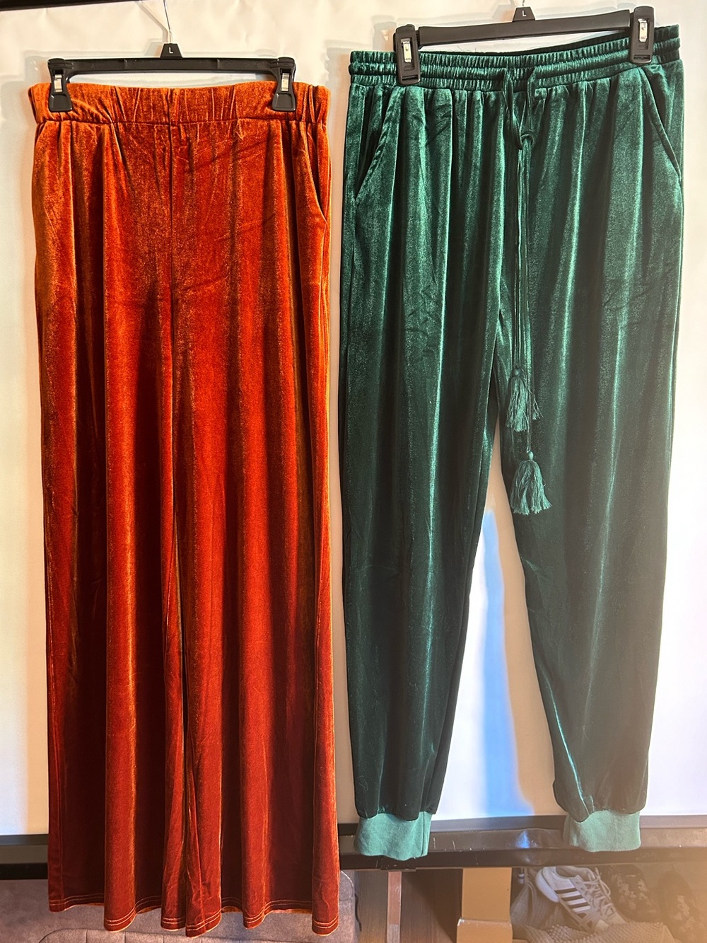 VADA WINTER LOT OF (2) VELVET PULLON JEWEL TONE GREEN AND RUST WOMEN’S PANTS S